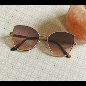 ☀️🆕 Sunglasses Vici Cat Eye Sunnies